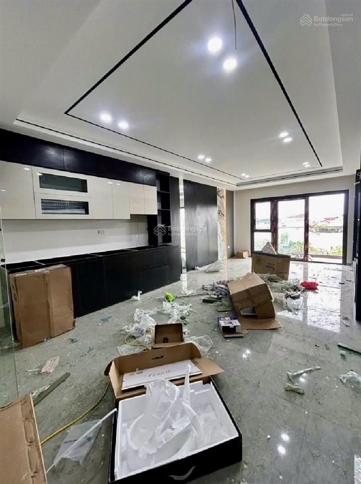 Nhà 7 tầng thang máy mặt bờ sông sét 60m230,7 tỷ vỉa hè full nội thất