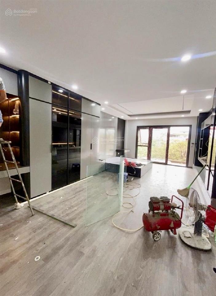 Nhà 7 tầng thang máy mặt bờ sông sét 60m230,7 tỷ vỉa hè full nội thất