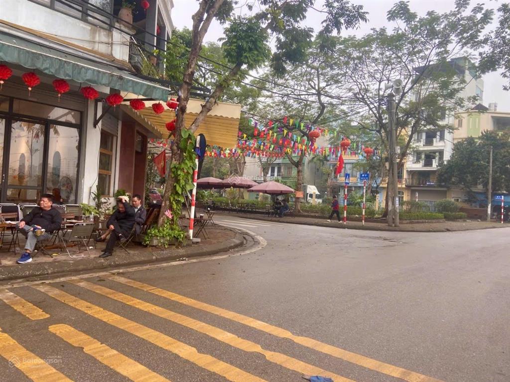 Nhà lô góc tây trà 4 tầng view hồ 40m2  22,6 tỷ  kinh doanh cafe