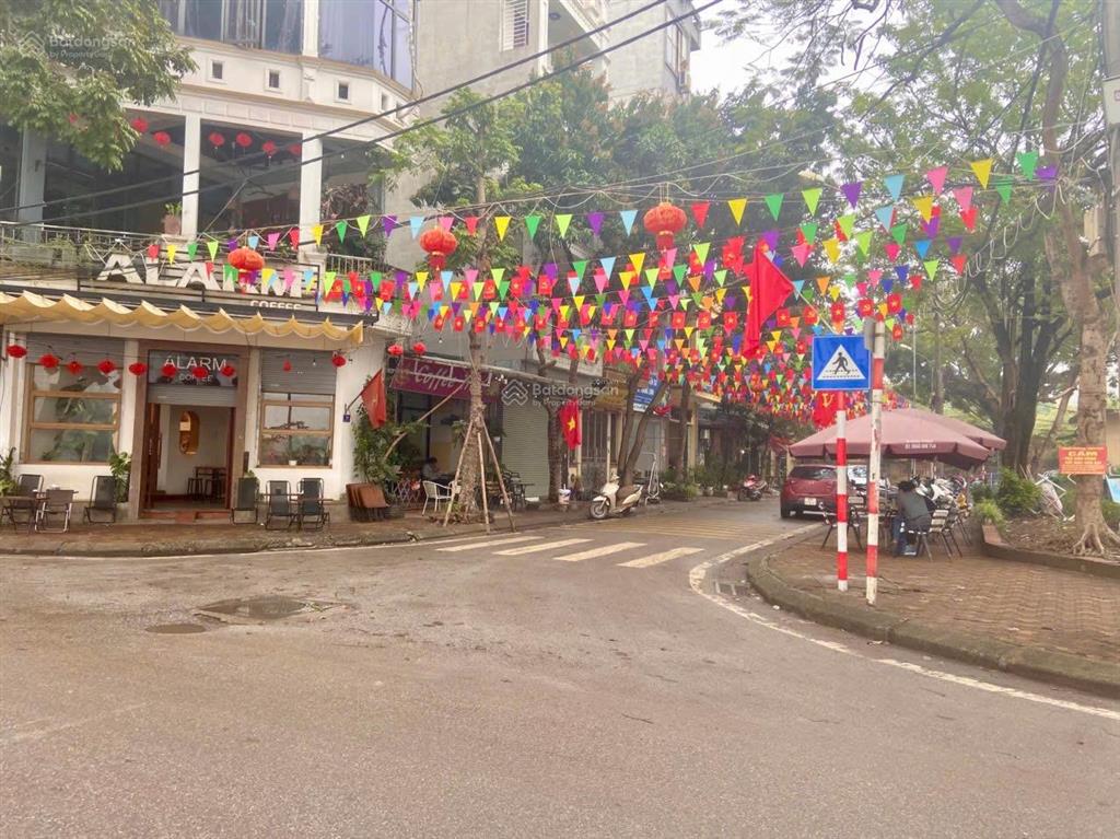 Nhà lô góc tây trà 4 tầng view hồ 40m2  22,6 tỷ  kinh doanh cafe