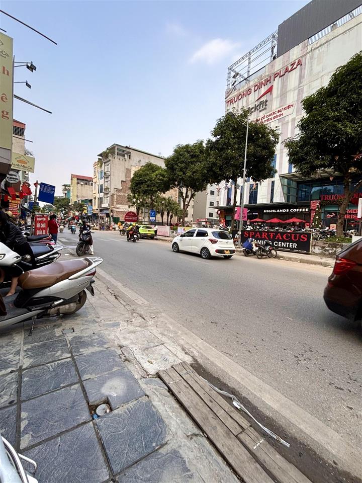 Siêu phẩm mặt phố trương định 200m2  130 tỷ  vỉa hè  kinh doanh