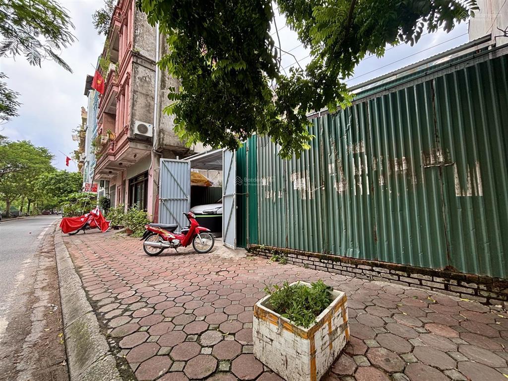 Mảnh đất vàng mặt phố bờ sông sét 275m2 mặt tiền 9.5m, 72 tỷ, tiềm năng khai thác đỉnh cao
