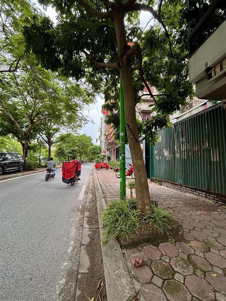 Mảnh đất vàng mặt phố bờ sông sét 275m2 mặt tiền 9.5m, 72 tỷ, tiềm năng khai thác đỉnh cao