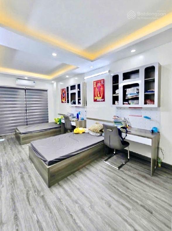 Nhà đẹp tam trinh 5 tầng 33,4m27,1 tỷvài bước ra ô tô tránh