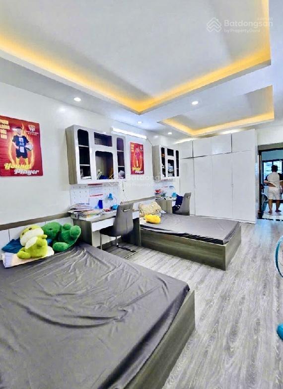 Nhà đẹp tam trinh 5 tầng 33,4m27,1 tỷvài bước ra ô tô tránh