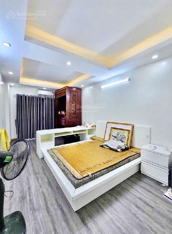 Nhà đẹp tam trinh 5 tầng 33,4m27,1 tỷvài bước ra ô tô tránh
