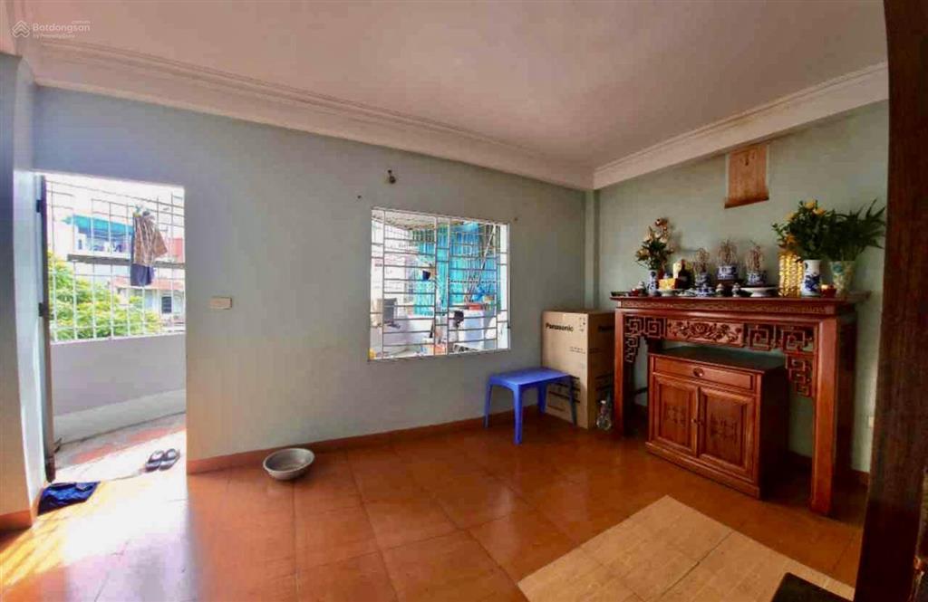 Mặt phố dương văn bé 4 tầng 40m2  vỉa hè  ô tô tránh  dòng tiền 15tr/tháng