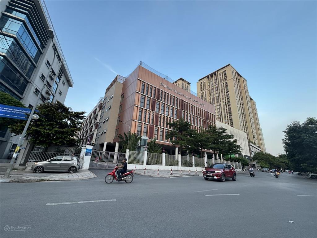 Phân lô trần quốc hoàn 5 tầng  cầu giấy  40m2  18,6 tỷ  ôtô chạy vòng quanh dòng tiền 200tr/năm