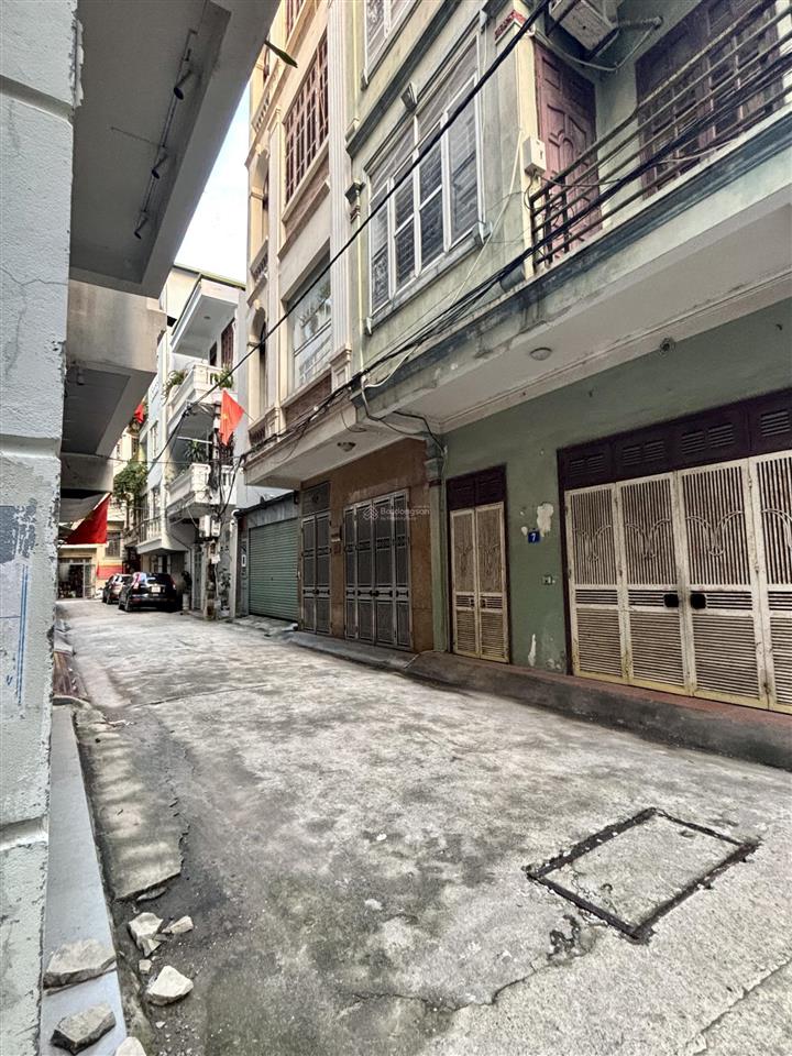 Cho thuê nhà phân lô 3 tầng tân mai 45m2  10tr/tháng  mặt ngõ ô tô tránh  kinh doanh tốt