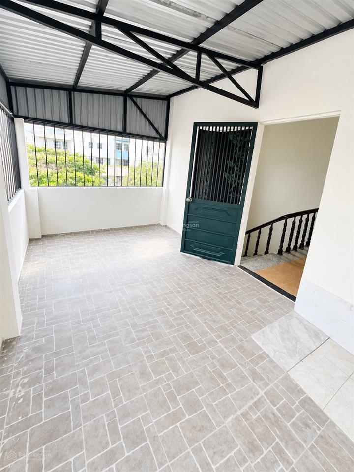 Nhà 3 tầng view hồ yên mỹ, thanh trì 65m211,1 tỷ vỉa hè ô tô tránh