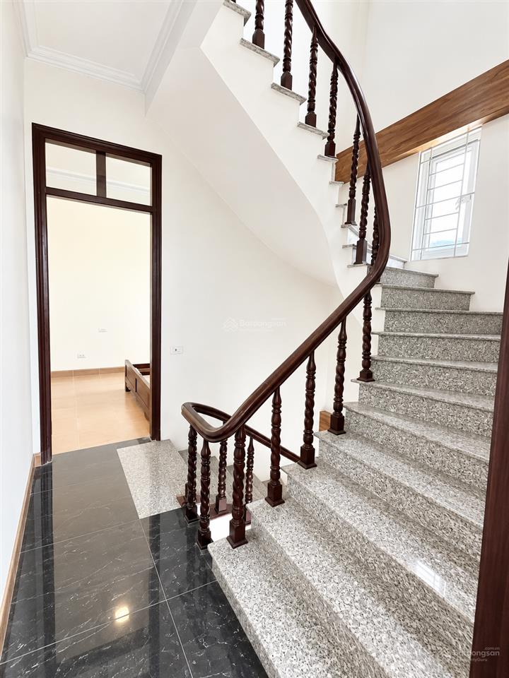 Nhà 3 tầng view hồ yên mỹ, thanh trì 65m211,1 tỷ vỉa hè ô tô tránh