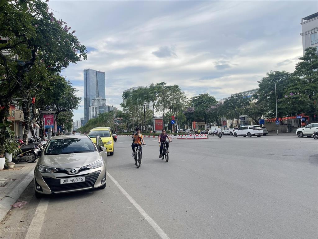Chính chủ bán nhà đẹp mặt ngõ văn cao  ba đình 75mx 5t giá 21 tỷ lô góc, gần phố