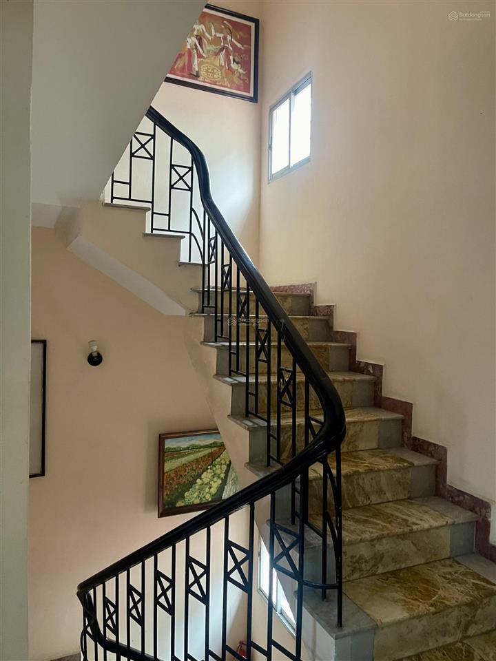 Chính chủ bán gấp nhà mặt phố pháo đài láng 95.4m2 "giá nhỉnh 300tr/m2"