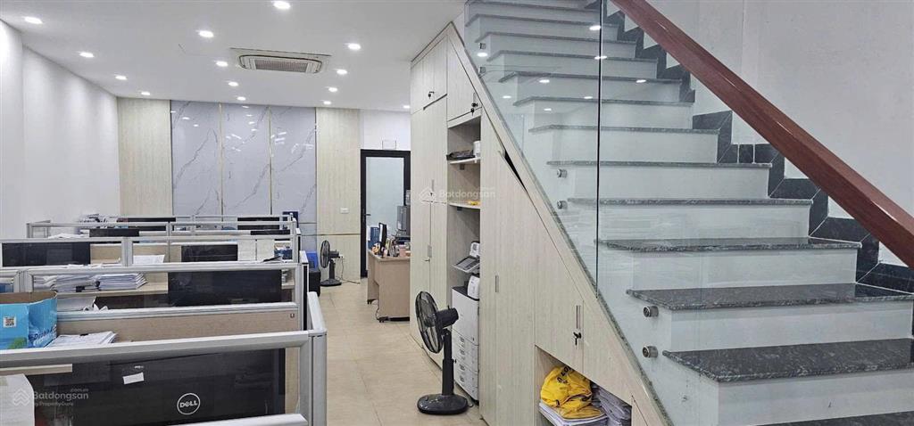 Cho thuê nhà ngõ 61 hoàng cầu 64m x 5t giá 20tr/th vỉa hè ô tô tránh kinh doanh