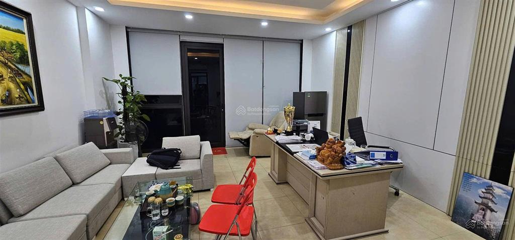 Cho thuê nhà ngõ 61 hoàng cầu 64m x 5t giá 20tr/th vỉa hè ô tô tránh kinh doanh