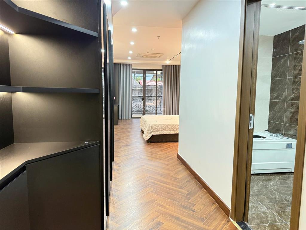 Cho thuê nhà ngõ 160 hào nam 65m2 x 5t, giá 15tr/th ô tô đỗ cửa, kinh doanh