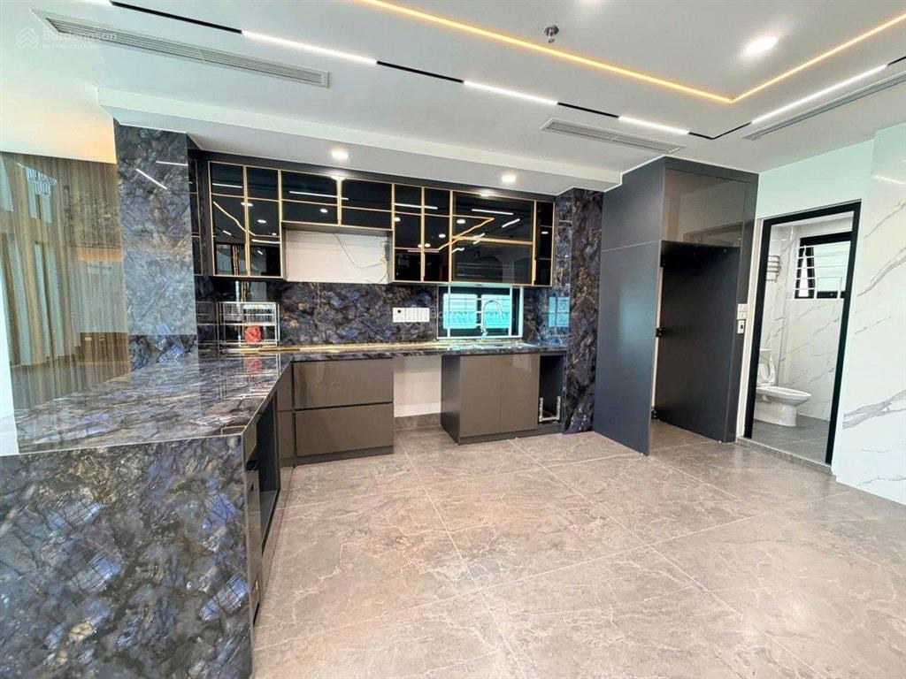 Chính chủ bán gấp nhà đàm quang trung  long biên 80m x 7 tầng thang máy, gara giá chỉ 27 tỷ
