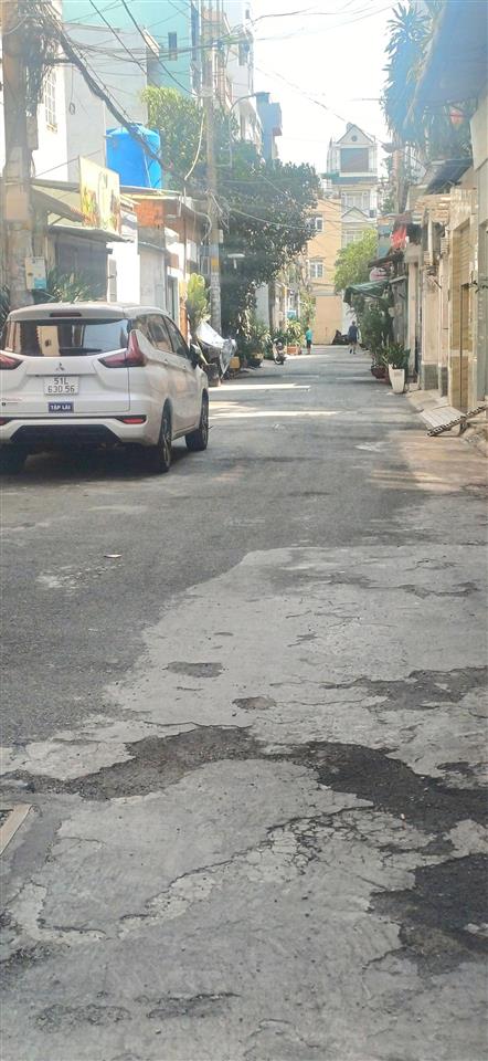 Khu víp, ngay sân gof tân sơn và chợ phạm văn bạch, 4 tầng, hẻm xe tải tránh, 80n2, giá chỉ 8.x tỷ