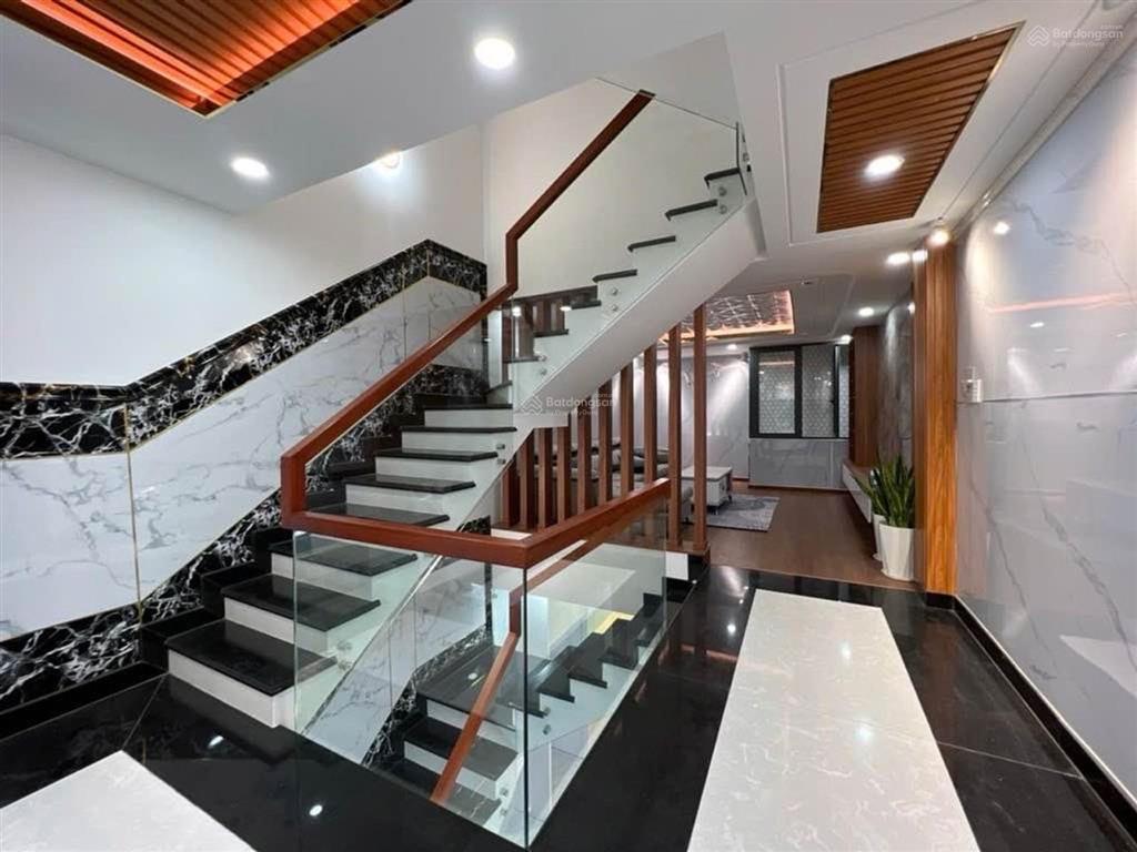 Nhà đẹp 5 tầng, 70m2, 4.5 x 17m, hxh, chỉ 7.99 tỷ, gần big c truòng chinh, sân bay tsn, tân bình