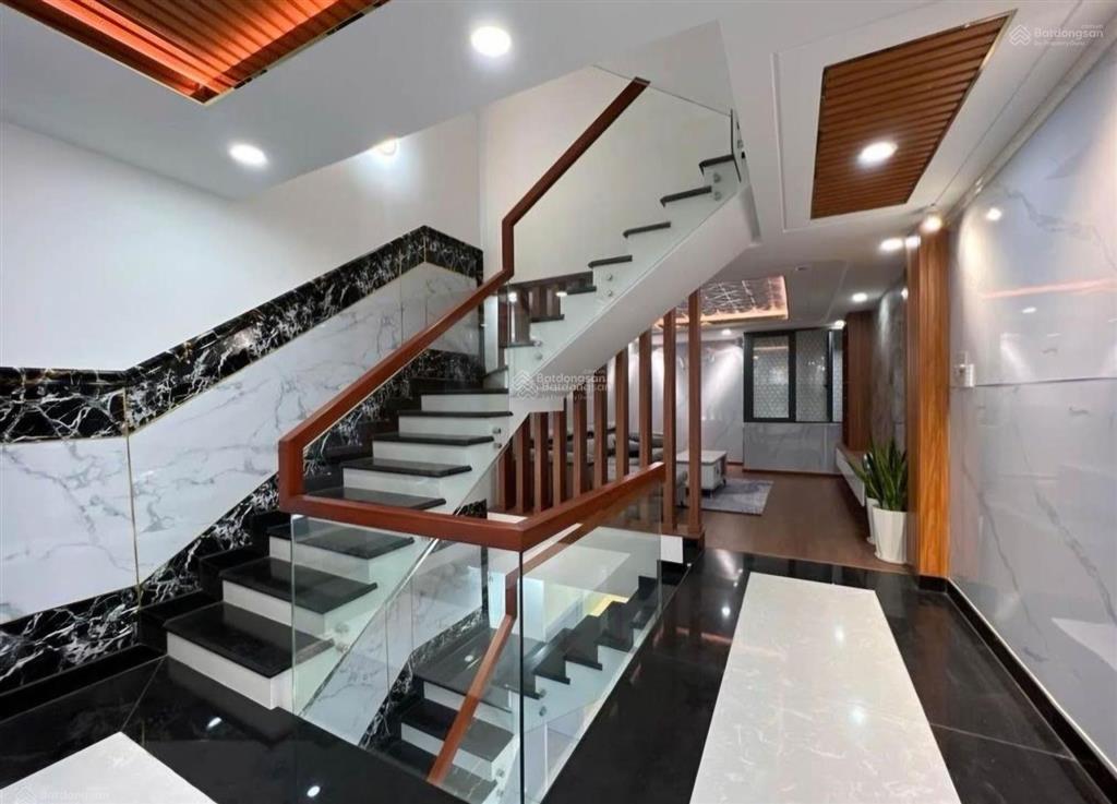 Bán nhà 5 tầng, hxh, 4.5x17m, full nội thất, giá chỉ 7.x tỷ, cộng hòa, tân bình, gần sân bay tsn