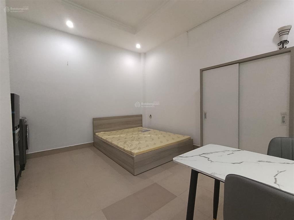 Cho thuê phòng mới có ban công đầy đủ nội thất gần chợ phạm văn hai giáp quận 10  phú nhuận