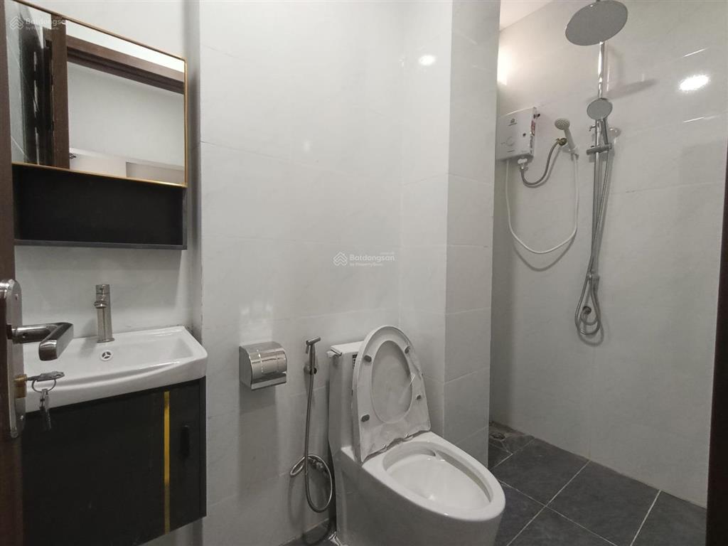 Cho thuê phòng mới có ban công đầy đủ nội thất gần chợ phạm văn hai giáp quận 10  phú nhuận