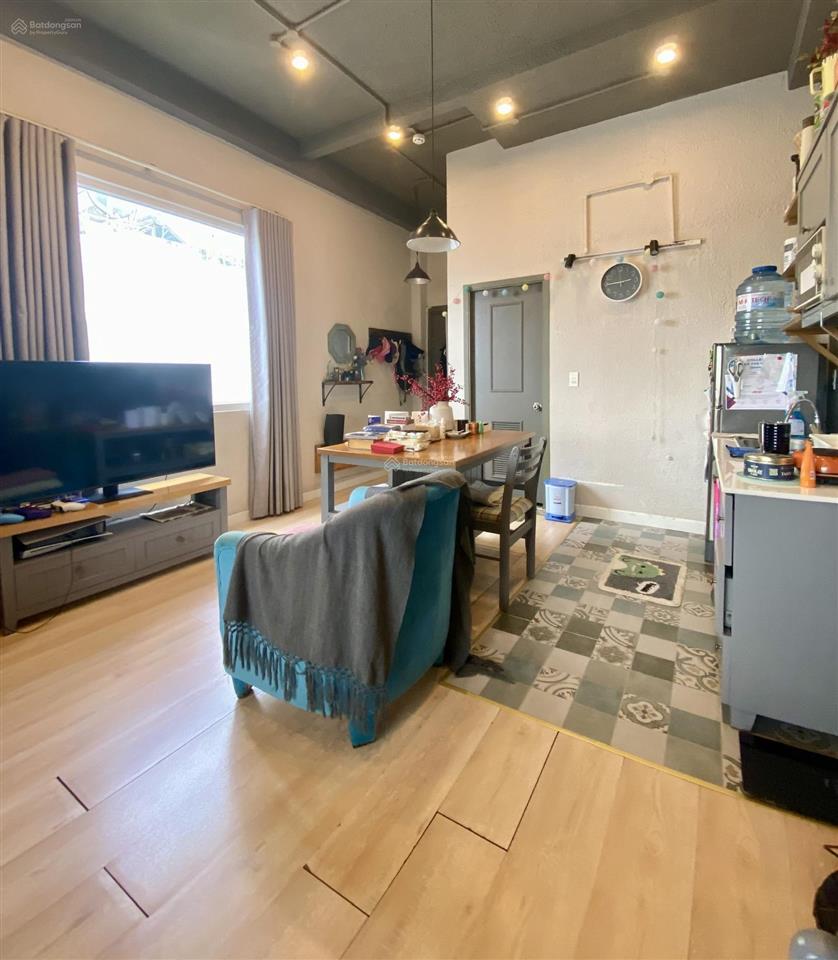Căn hộ cao cấp dạng studio đầy đủ nội thất cửa sổ thoáng gần sân bay