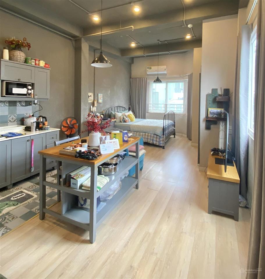 Căn hộ cao cấp dạng studio đầy đủ nội thất cửa sổ thoáng gần sân bay
