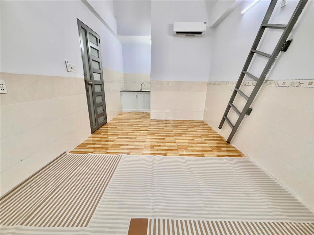 Phòng trọ có gác đầy đủ nội thất nhà thang máy gần sân bay, ngay cv gia định