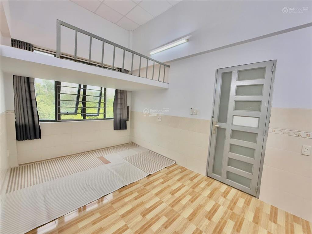Phòng trọ có gác đầy đủ nội thất nhà thang máy gần sân bay, ngay cv gia định