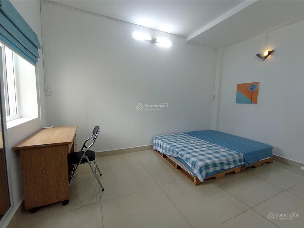 Cho thuê phòng 25m2 cửa sổ thoáng ngày bờ kè hoàng sa trường sa giáp quận 10, quận 3