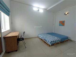 Cho thuê phòng 25m2 cửa sổ thoáng ngày bờ kè hoàng sa trường sa giáp quận 10, quận 3