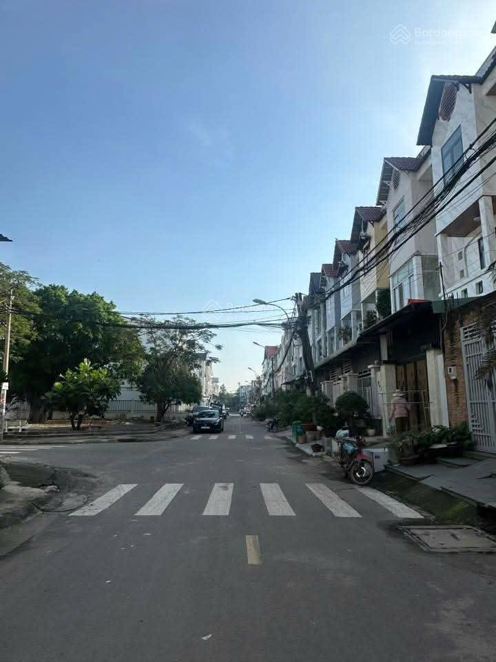 Bán đất vị trí đẹp, dt 105m2, khu quy hoạch mới , ngay sau chợ nông sản thủ đức