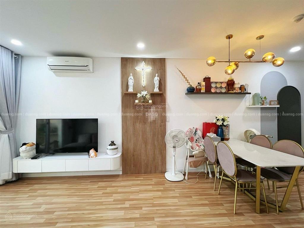 Chính chủ cần bán nhanh định cư nước ngoài căn 2pn 2wc, diện tích 74m2, căn góc