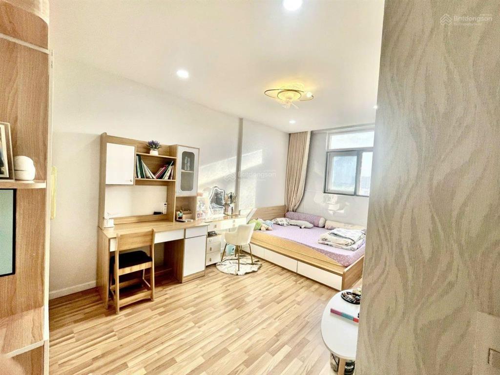 Bán ch city gate, có nhiều căn 2 và 3 phòng ngủ đang cần bán giá từ 2.5 tỷ