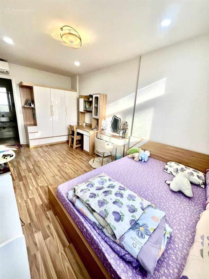 Bán ch city gate, có nhiều căn 2 và 3 phòng ngủ đang cần bán giá từ 2.5 tỷ