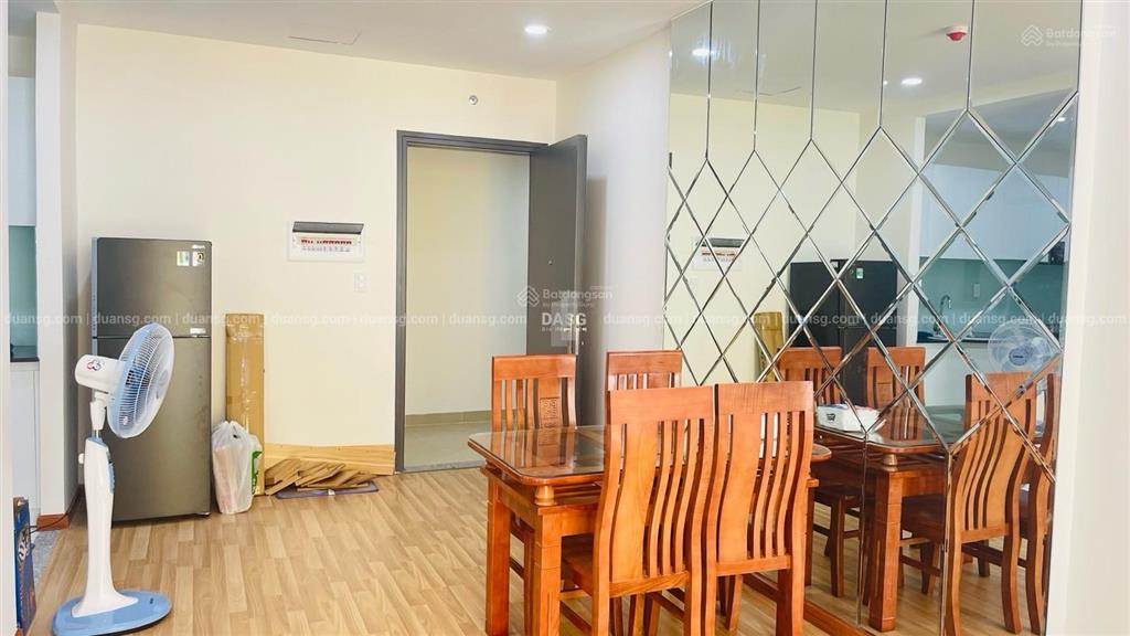 Cần bán gấp căn hộ 2 phòng diamond riverside quận 8 nhà mới ở không cho thuê nên còn rất mới