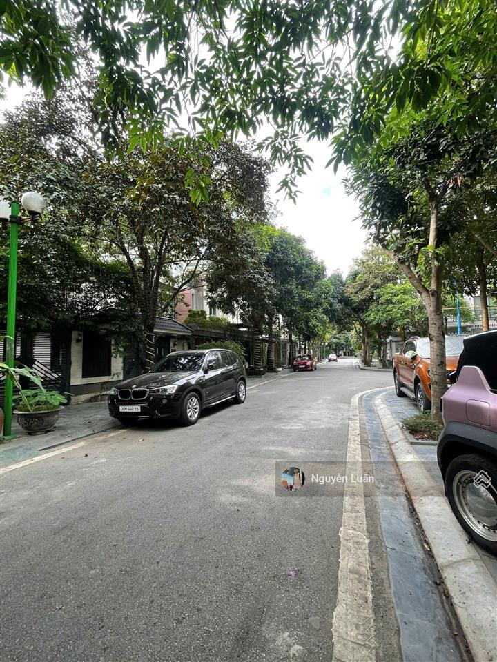Cần bán nhà 120m2 đông dư, giáp hải, gia lâm khu phân lô vỉa hè rộng ô tô tránh đỗ 24/24