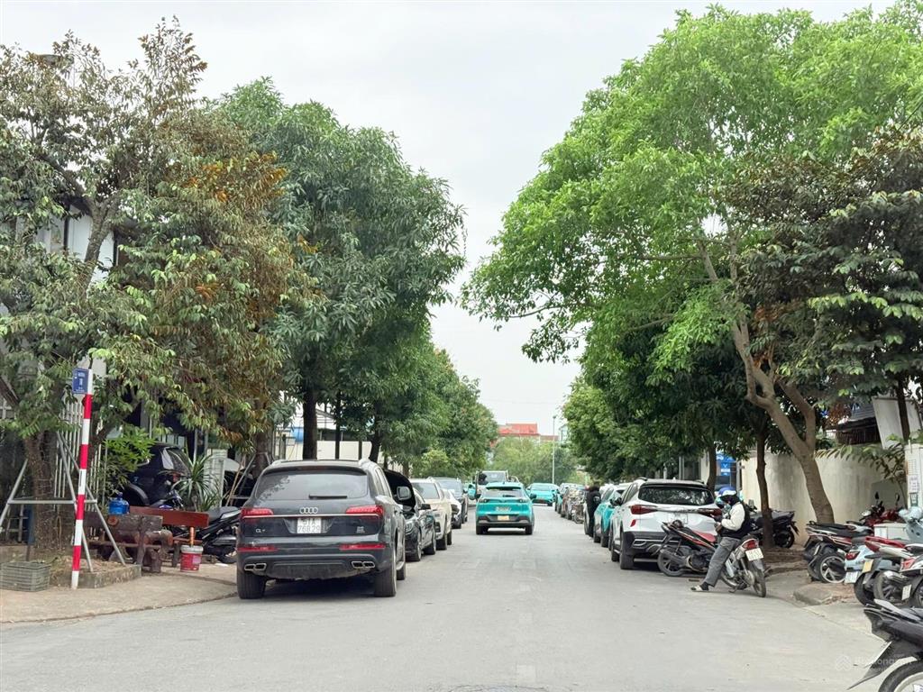 Cần bán 800m2 đất làng nghề kiêu kỵ lô góc, gần vin ocean park  tặng kho nhà xưởng 2 tầng