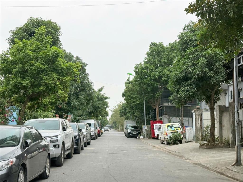 Cần bán 800m2 đất làng nghề kiêu kỵ lô góc, gần vin ocean park  tặng kho nhà xưởng 2 tầng