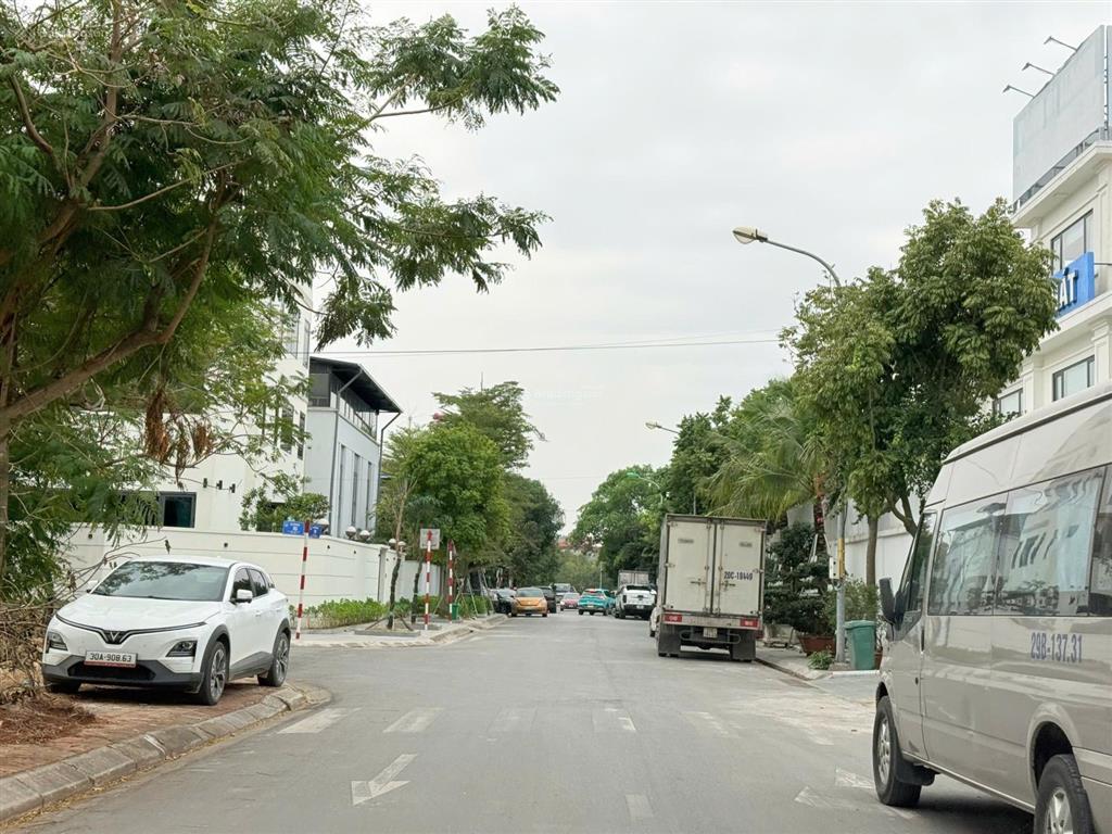 Cần bán 800m2 đất làng nghề kiêu kỵ lô góc, gần vin ocean park  tặng kho nhà xưởng 2 tầng