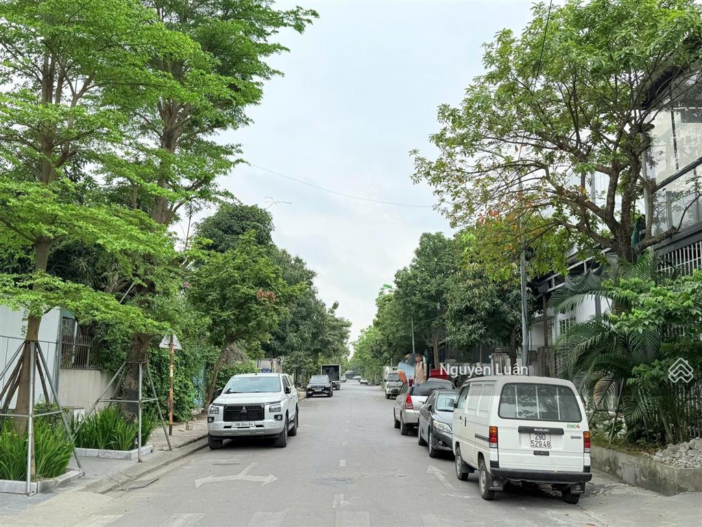 Bán nhà 121m2, mt 8m đông dư, giáp hải đường ôtô tránh, vỉa hè rộng kinh doanh