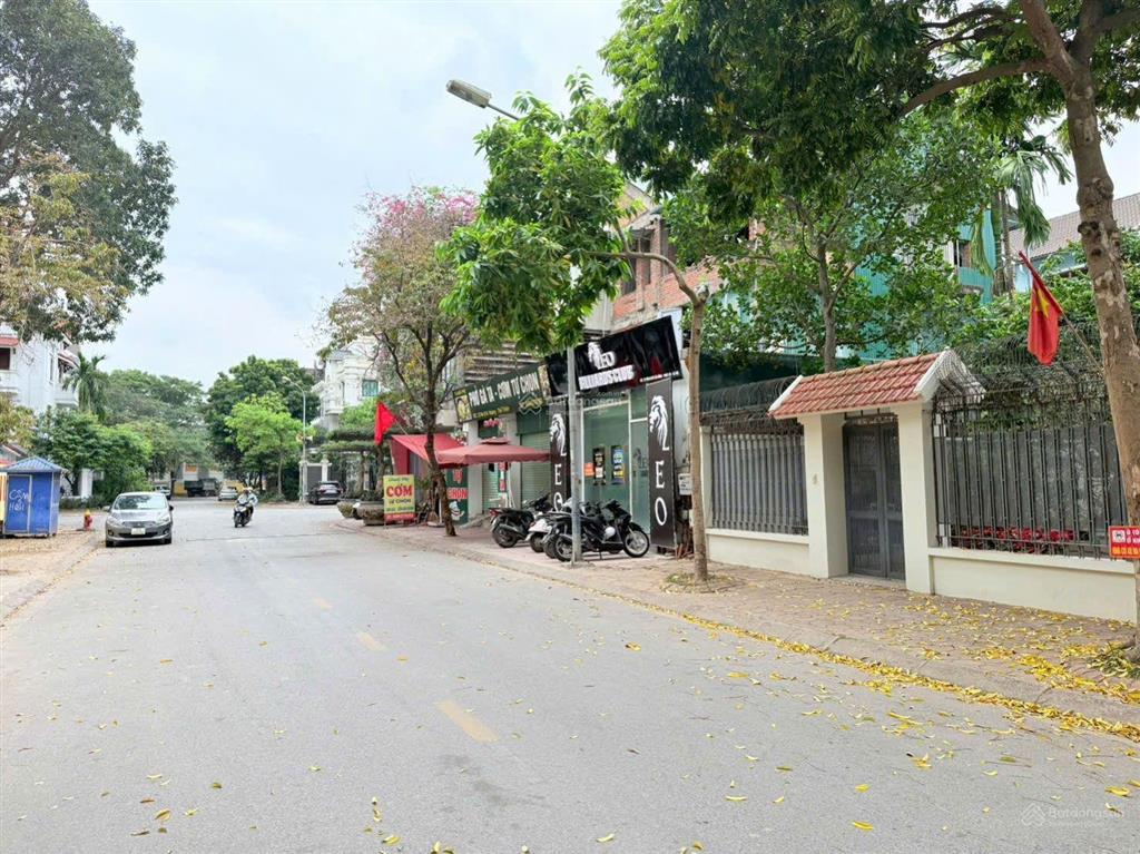 Bán biệt thự 240m2 bt08 khu đô thị việt hưng view công viên  hàng xóm trường marie curie