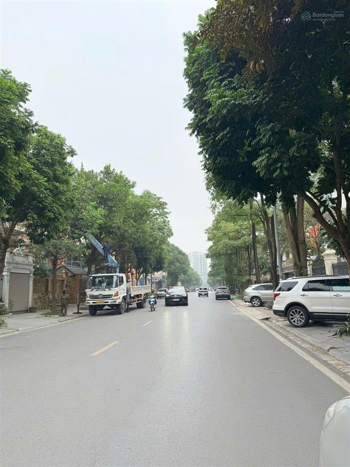Bán biệt thự 240m2 bt08 khu đô thị việt hưng view công viên  hàng xóm trường marie curie