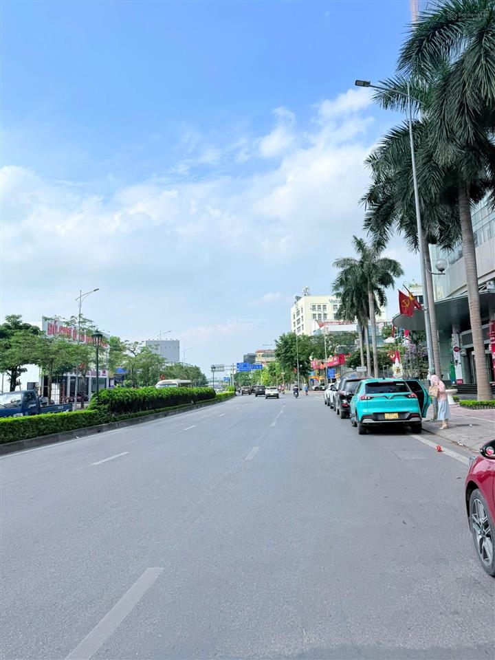 Bán đất 200m2, mặt tiền 8m, mặt đường ngọc động  gia lâm. đường vỉa hè rộng phù hợp kinh doanh