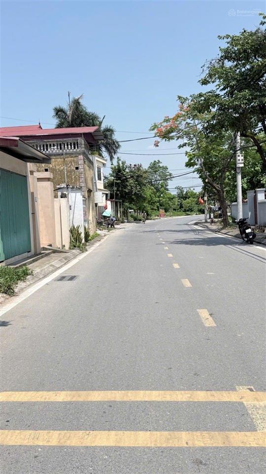 Bán đất 200m2, mặt tiền 8m, mặt đường ngọc động  gia lâm. đường vỉa hè rộng phù hợp kinh doanh