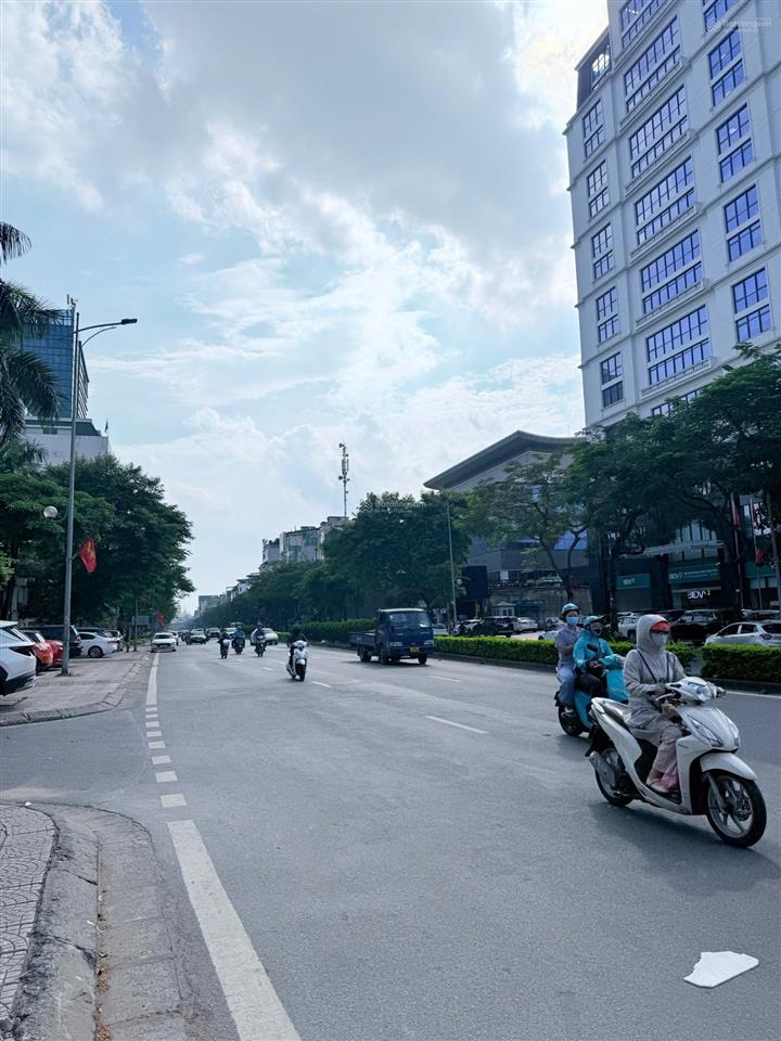 Bán đất 200m2, mặt tiền 8m, mặt đường ngọc động  gia lâm. đường vỉa hè rộng phù hợp kinh doanh