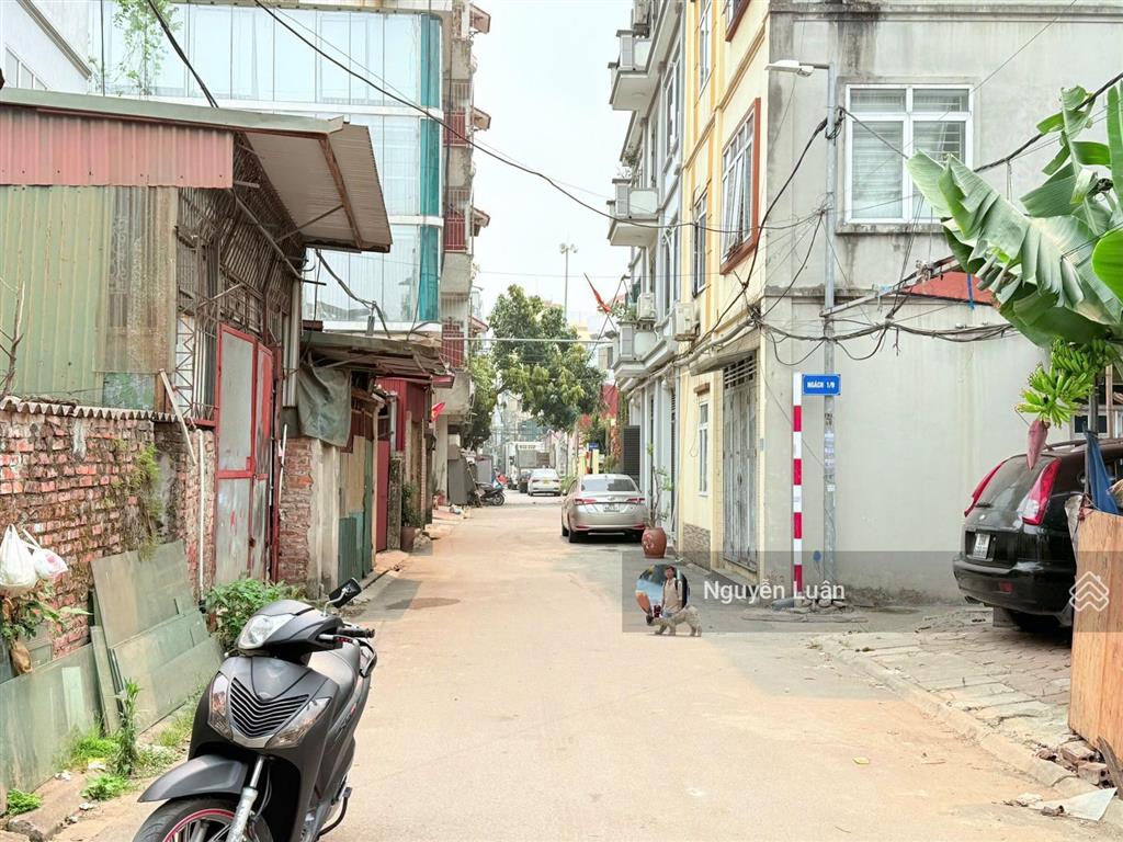 Gia đình cần bán lô đất 120m2, mt 6,5 đường phan đăng lưu, đường ôtô tránh phù hợp ở và kinh doanh.