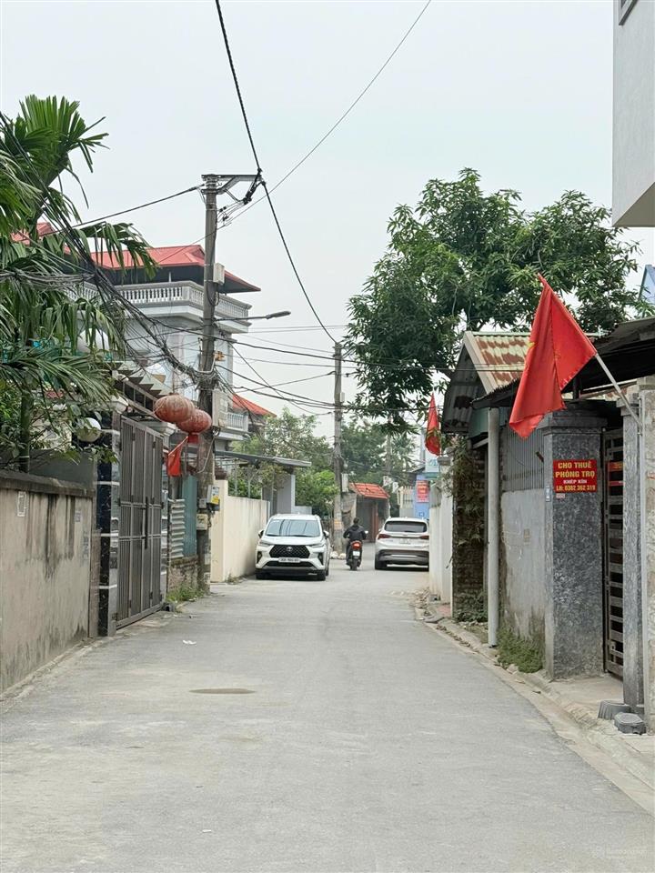 Gia đình cần bán nhà diện tích 200m2, đường ôtô tránh đa tốn, đông dư hà nội