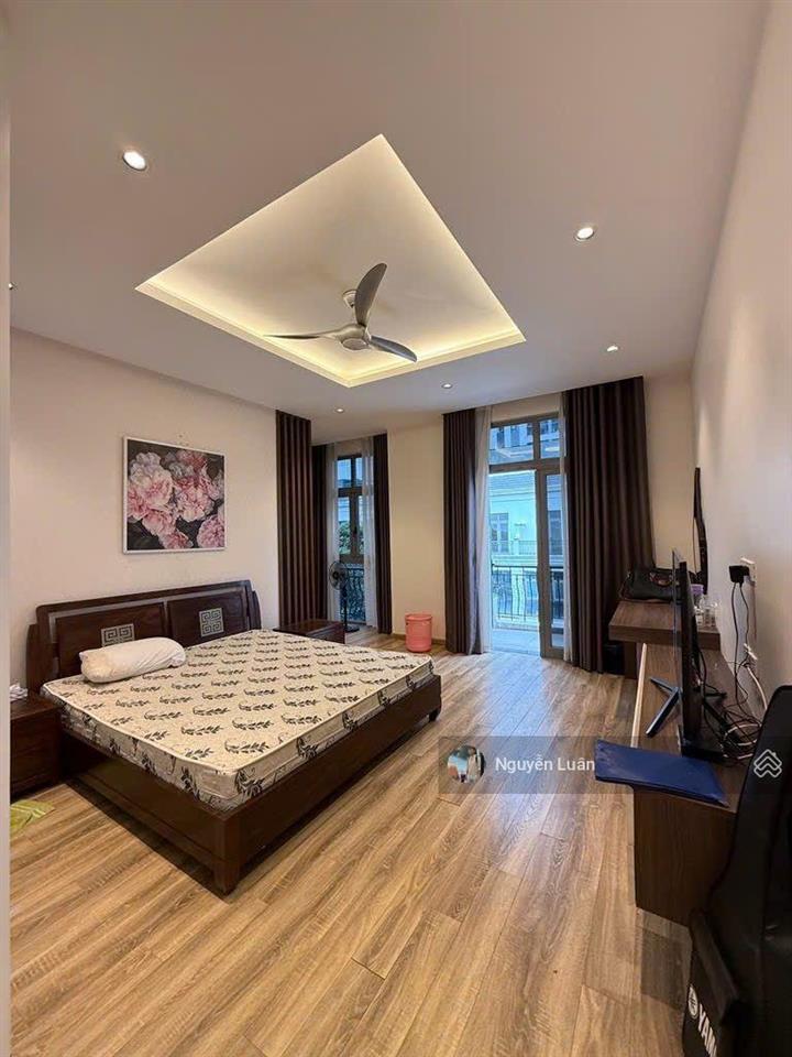 Do nhu cầu chuyển nơi ở gia đình cần bán căn biệt thự 180m2 khu đô thị sài đồng, long biên, hà nội